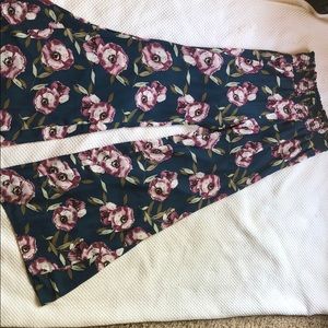 Patterned, wide legged, pants